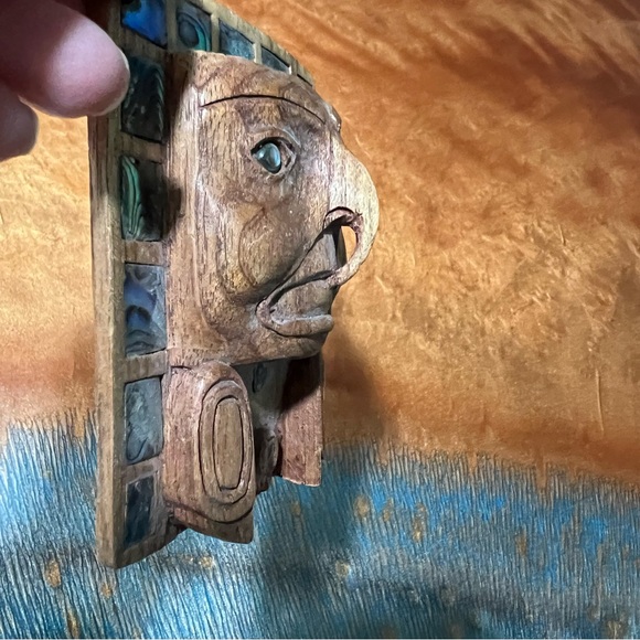 Vintage Handcarved Wooden totem abalone shell inlay statue PNW - Picture 4 of 11